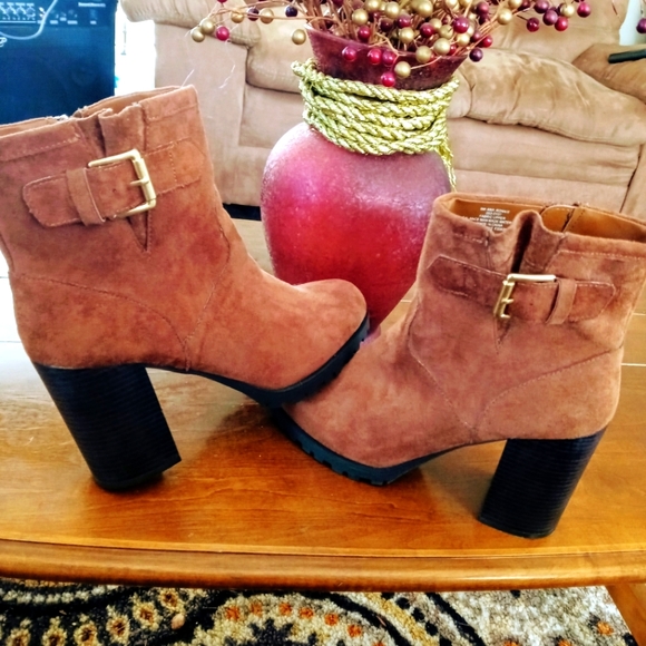 a.n.a Shoes - "🔥 HOT" ANA Suede Brown Ankle Boots 9M
